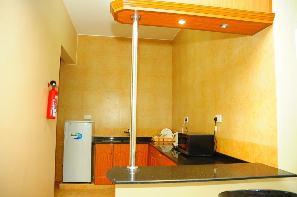 Al Faisal Hotel Suites Sur Exterior foto