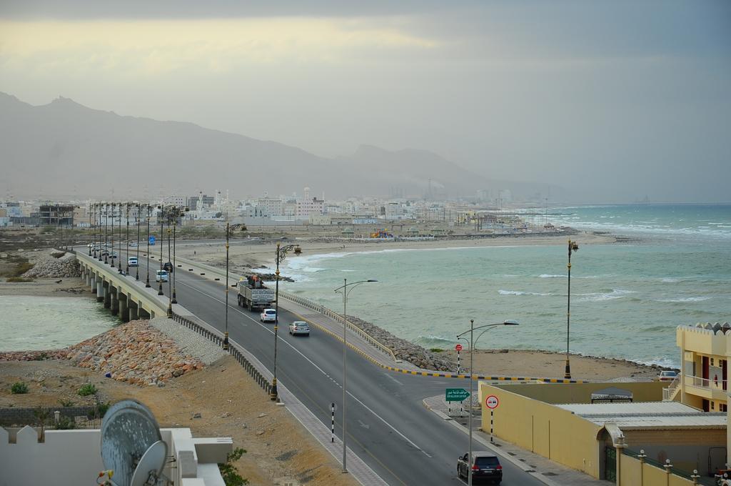 Al Faisal Hotel Suites Sur Exterior foto